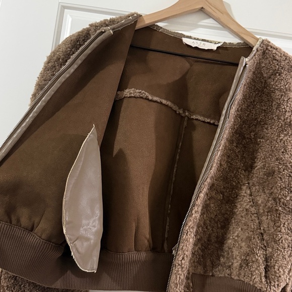 ASTR the Label Stacy Cropped Jacket in Brown Vegan Fur - Medium M Revolve - Picture 7 of 9